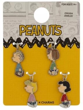 New Peanuts Friends Charm Set Peanuts 4-Charm Set
